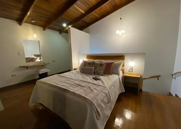 Villas Flakis, Luna
